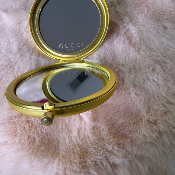 🎉Gucci Floral Compact with Burgundy Pouch - Picture 3 of 10